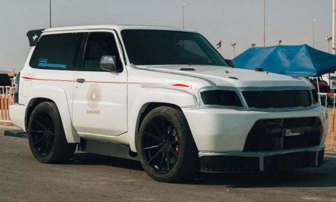 Nissan Patrol with a GT-R engine accelerated to 376 kilometers per hour